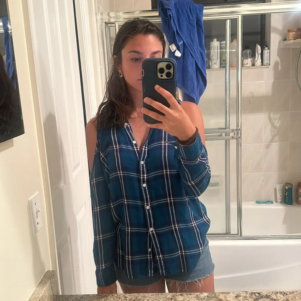 Cold shoulder blue flannel - Picture 3 of 4